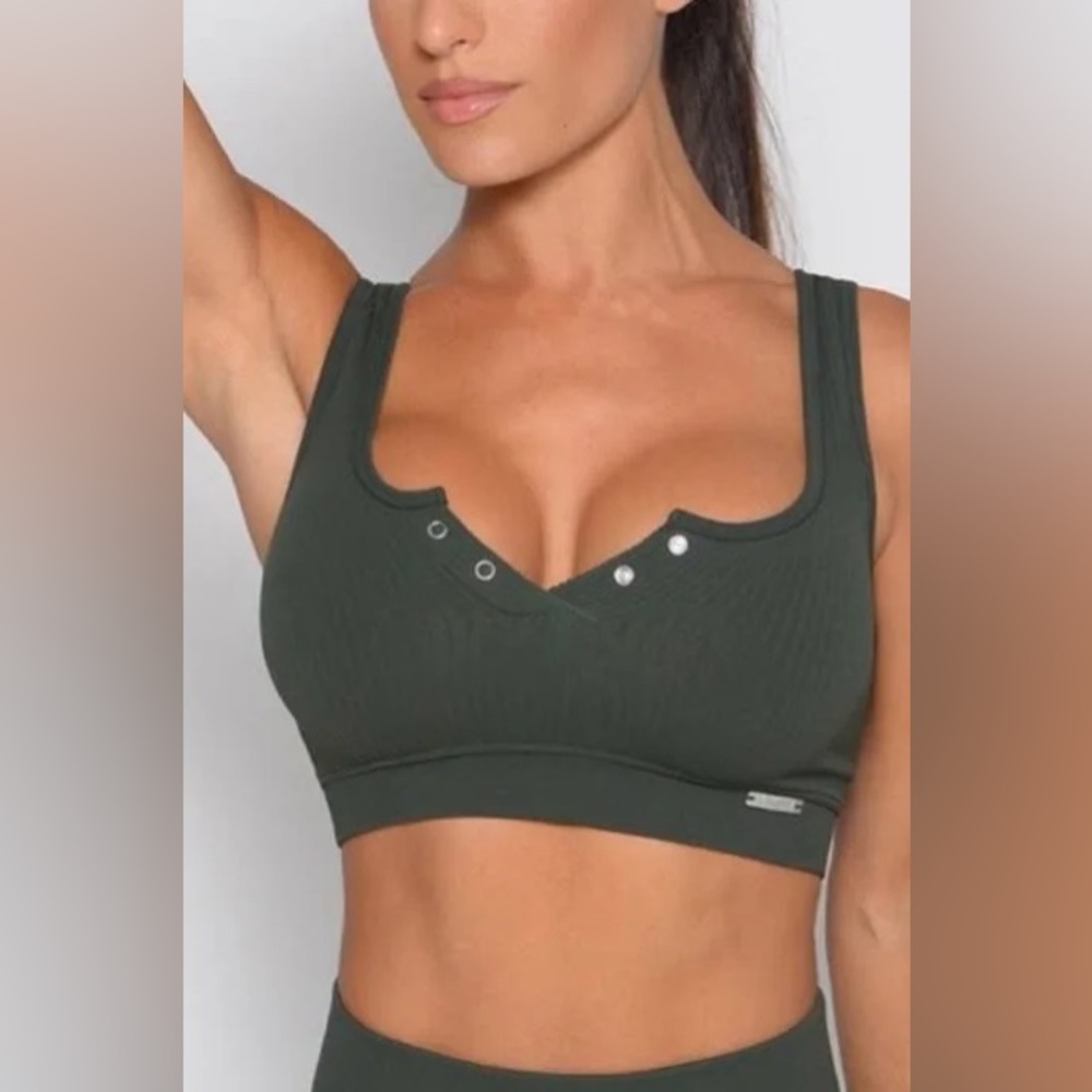 Bombshell Sportswear Seamless Snap Bra Green Size Medium